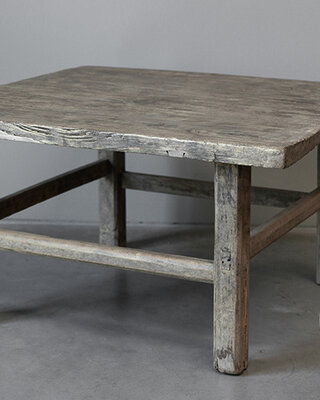 Be-Uniq Oude Bijzettafel | China | H44xB71xD68 cm
