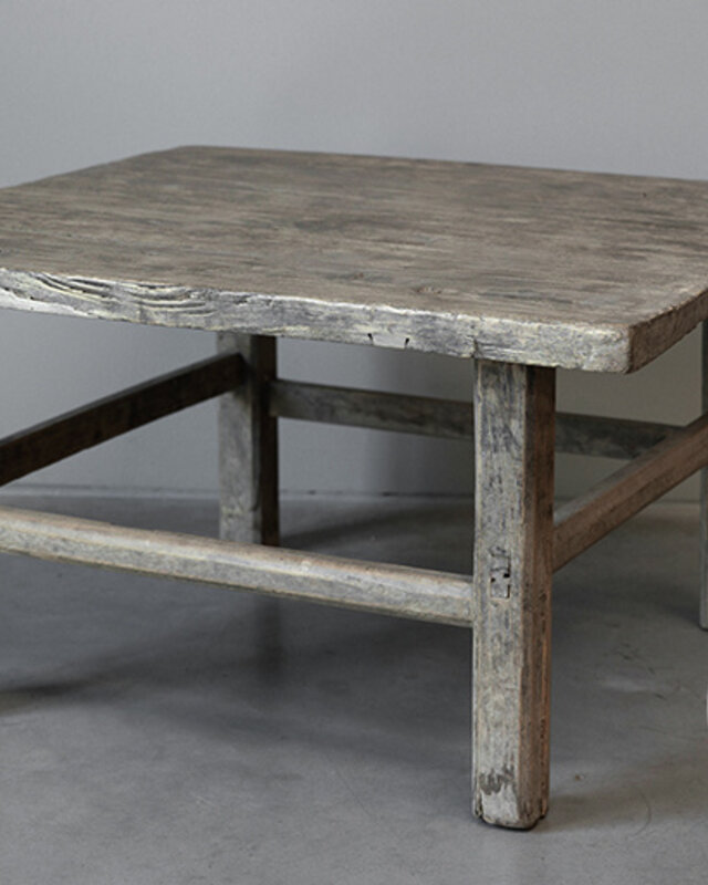 Be-Uniq Oude Bijzettafel | China | H44xB71xD68 cm