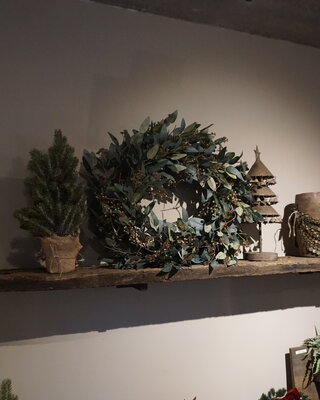 Rene Houtman Krans Eucalyptus L – Donkergroen – 71 x 71 x 12 cm