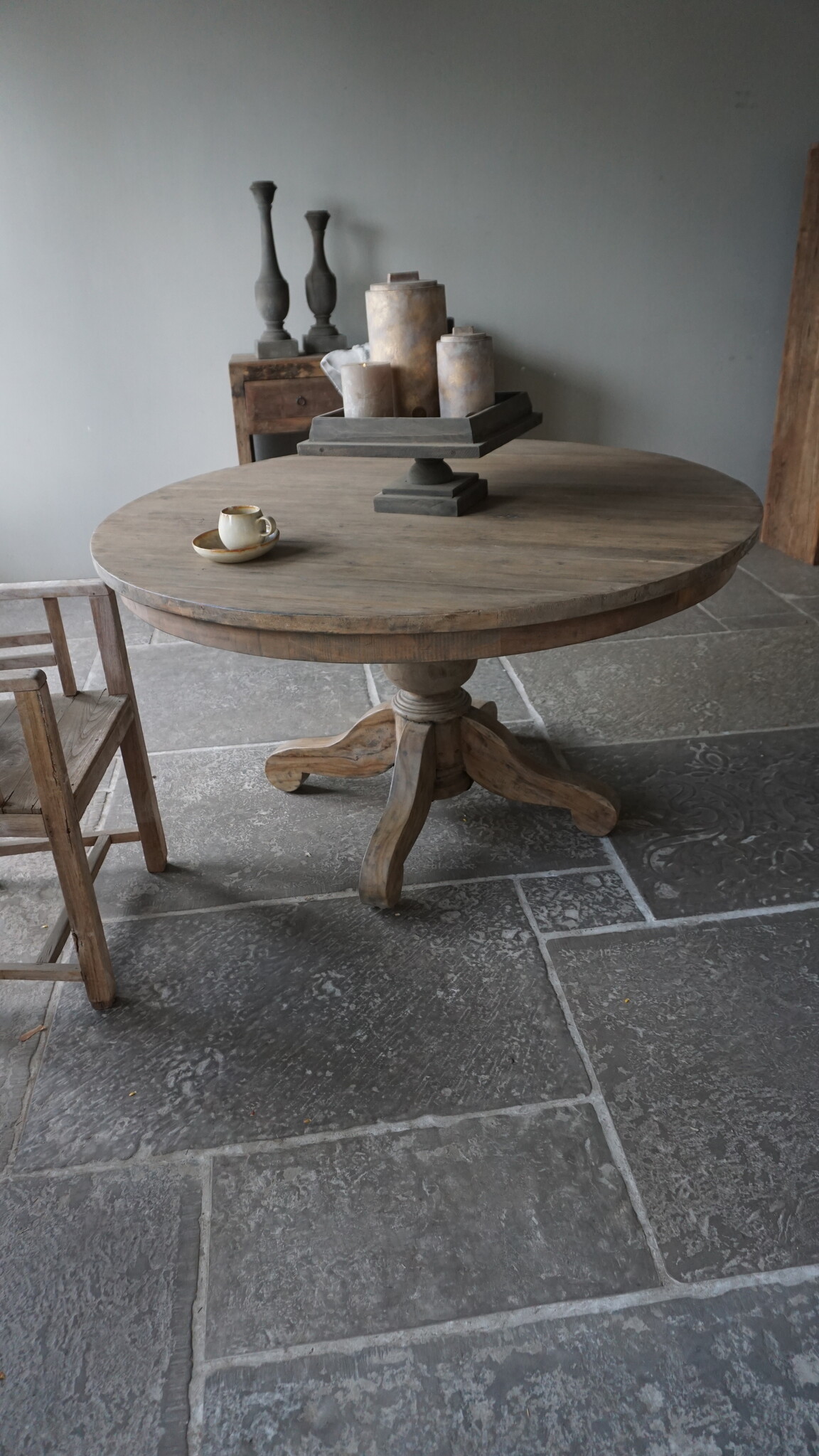 Rene Houtman Ronde Oud Eiken Eettafel – Ø140 x H79 cm