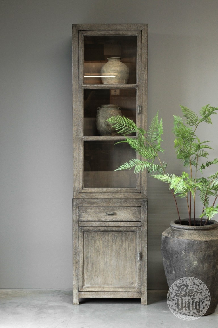 be-uniq Vitrinekast Smal | Links | Patine Collection