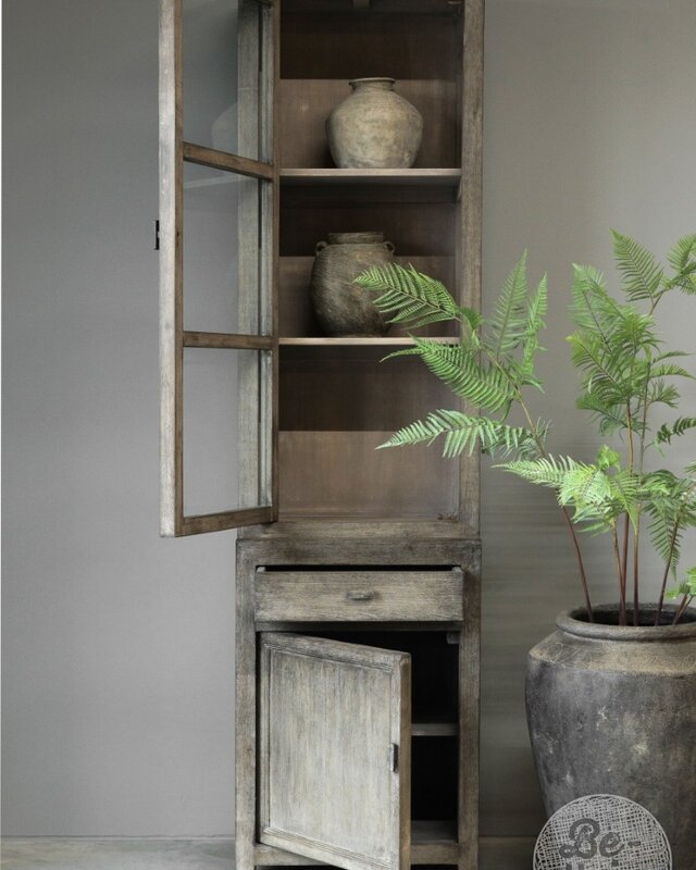 be-uniq Vitrinekast Smal | Links | Patine Collection