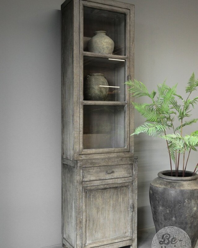 be-uniq Vitrinekast Smal | Links | Patine Collection