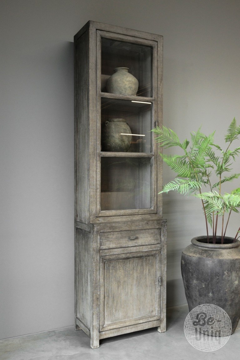 be-uniq Vitrinekast Smal | Links | Patine Collection