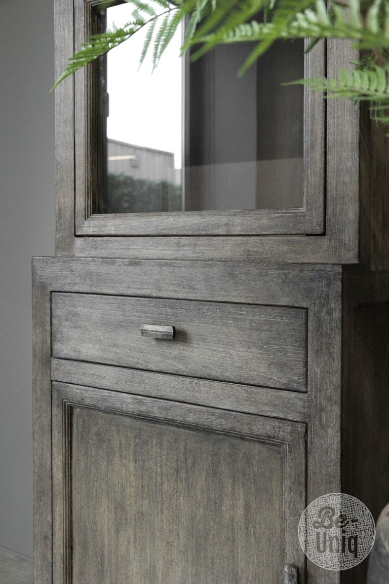 be-uniq Vitrinekast Smal | Links | Patine Collection