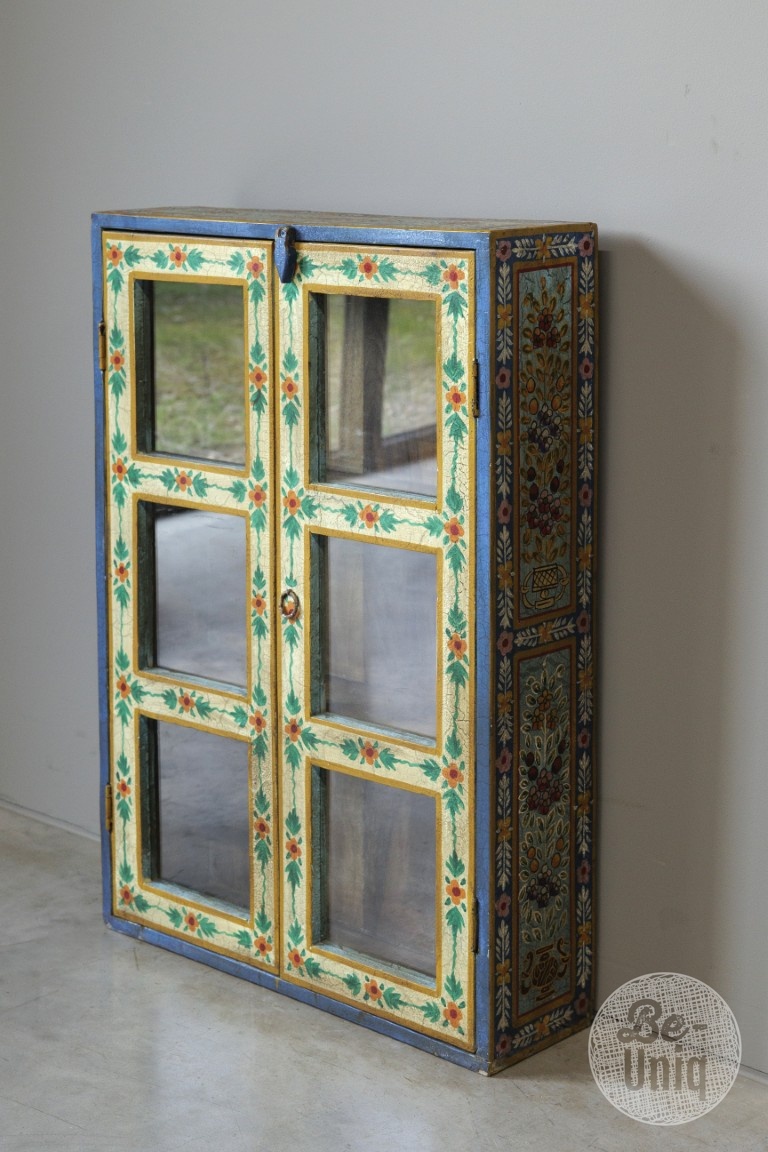 Be-Uniq Beschilderd Vitrinekastje | India | H81xB55xD16 cm
