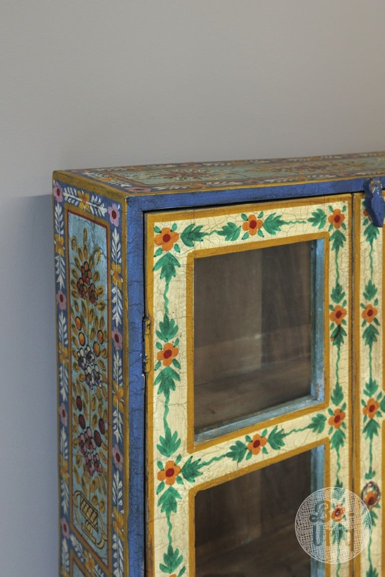 Be-Uniq Beschilderd Vitrinekastje | India | H81xB55xD16 cm