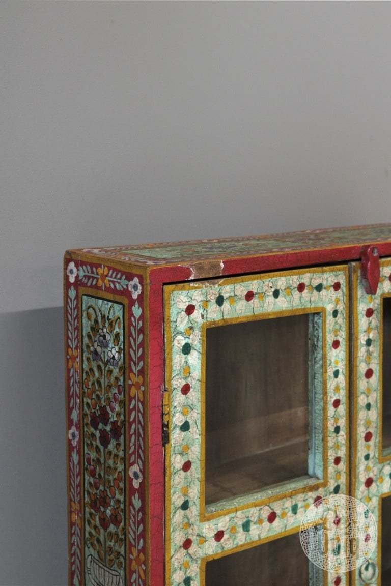 Be-Uniq Oud Beschilderd Vitrinekastje | India | H81xB55xD16 cm