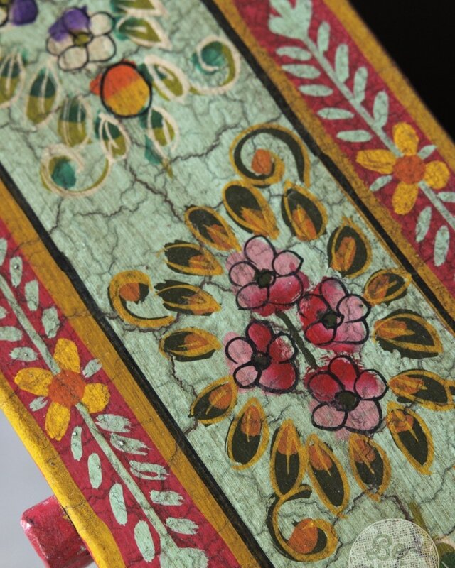 Be-Uniq Oud Beschilderd Vitrinekastje | India | H81xB55xD16 cm