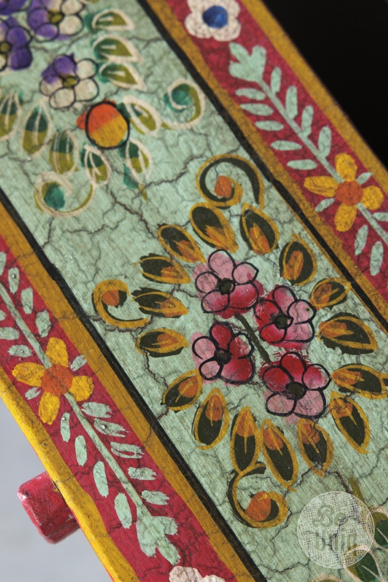 Be-Uniq Oud Beschilderd Vitrinekastje | India | H81xB55xD16 cm