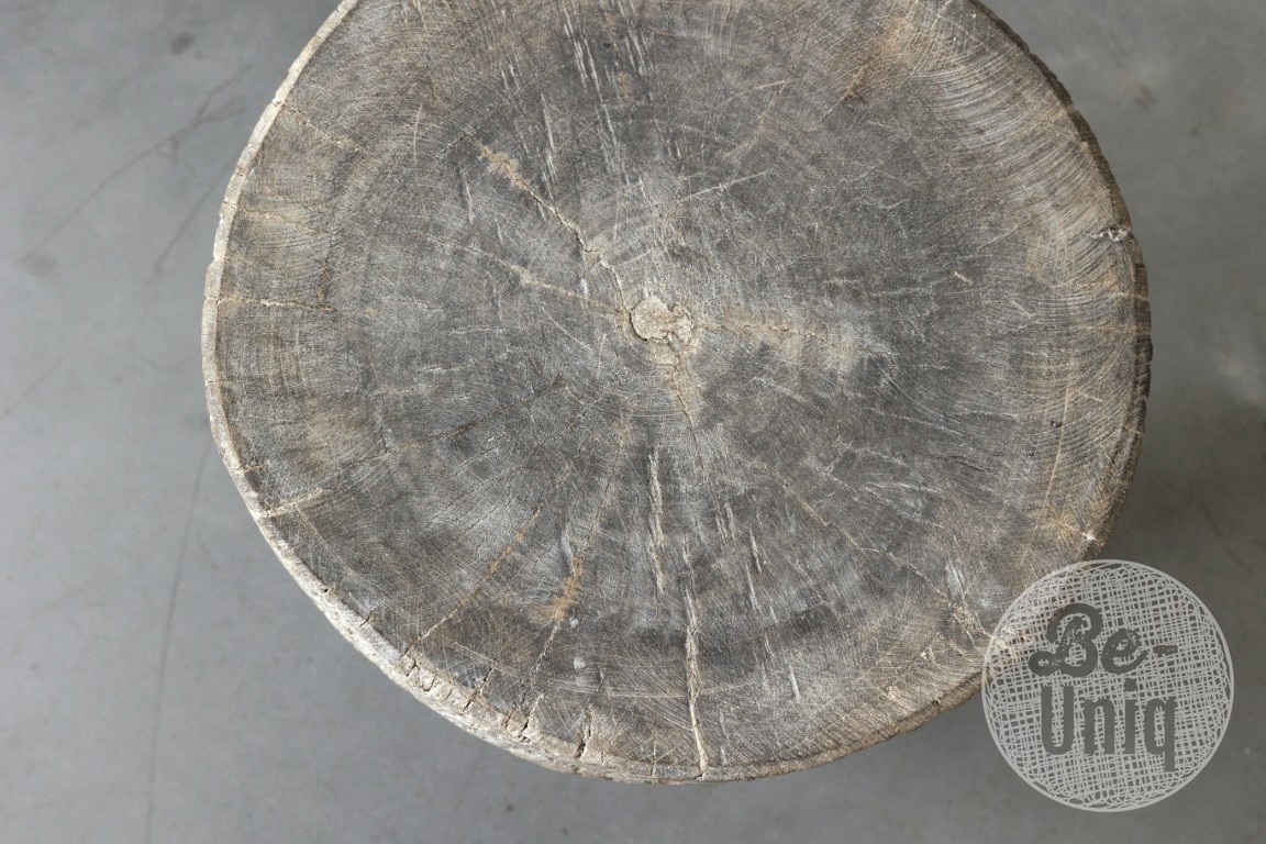 Be-Uniq Bijzettafel Authentiek Hakblok | India | H54xB35xD35 cm