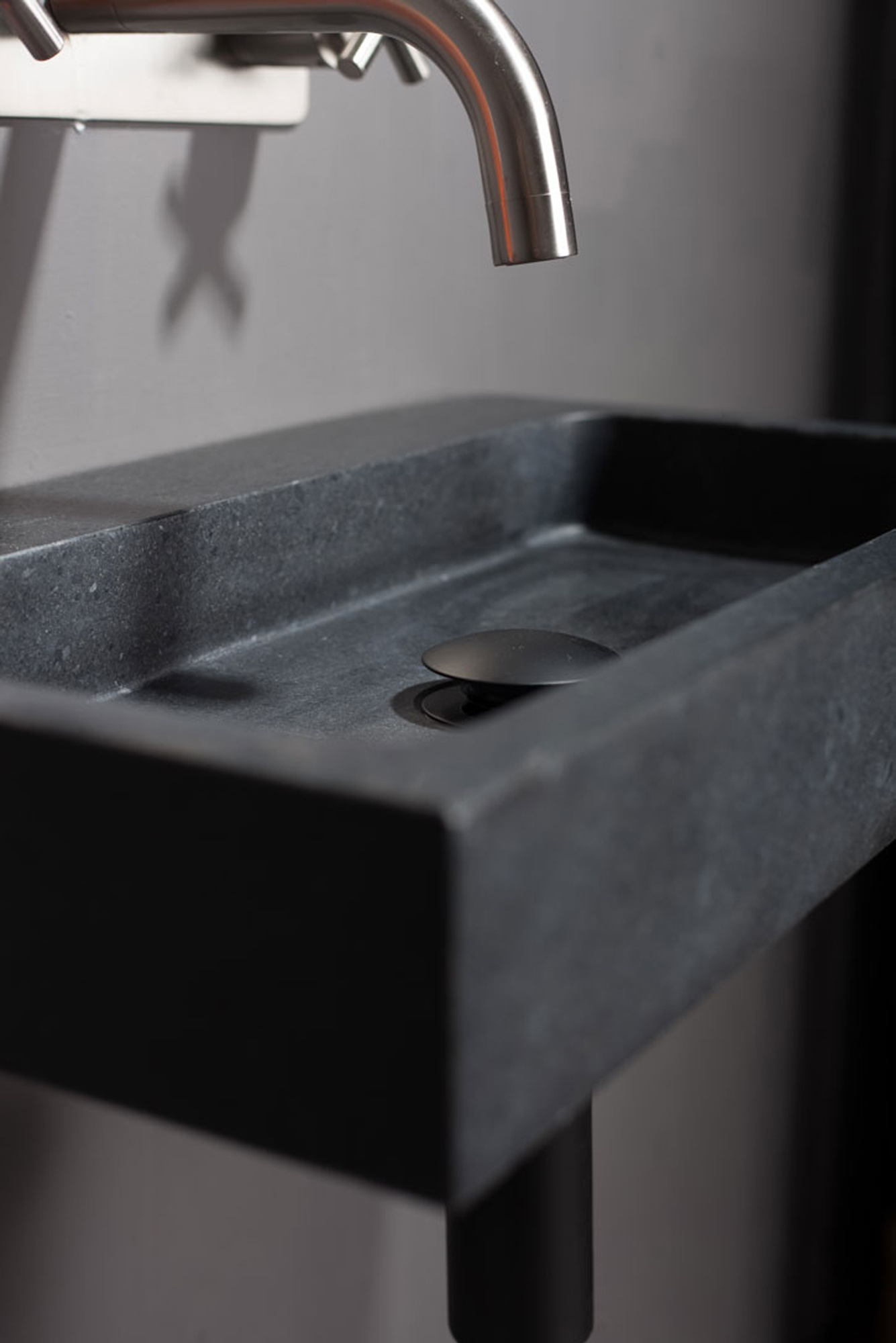 Forzalaqua Push Open Afvoerplug | Zwart Gepoedercoat | 5/4"