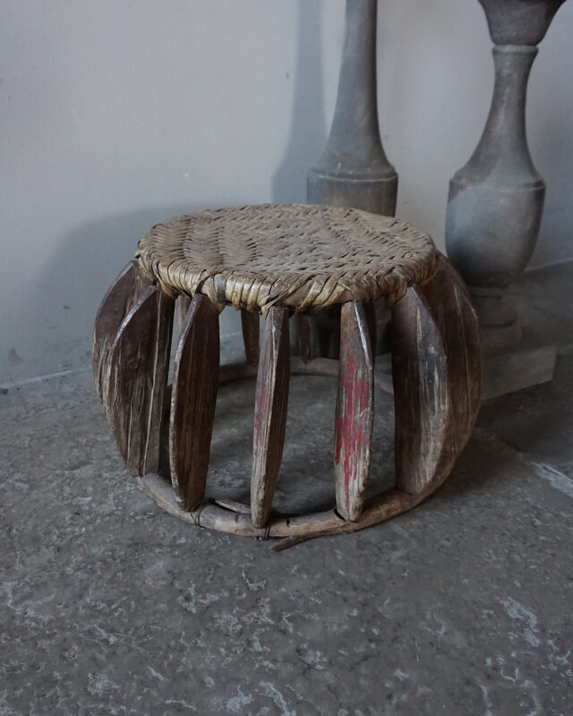 Rene Houtman Oud Chinees Rattan Krukje – Rond – Uniek – Ø38 x H26 cm