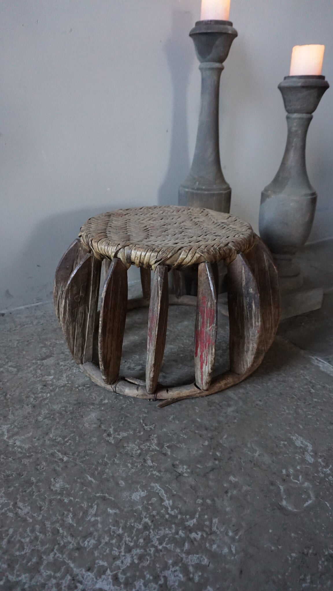 Rene Houtman Oud Chinees Rattan Krukje – Rond – Uniek – Ø38 x H26 cm