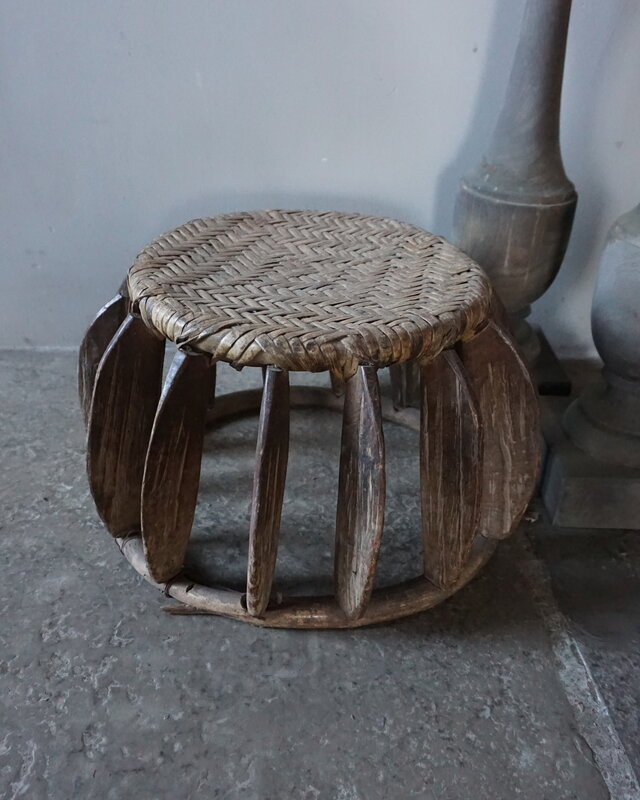 Rene Houtman Oud Chinees Rattan Krukje – Rond – Uniek – Ø38 x H26 cm