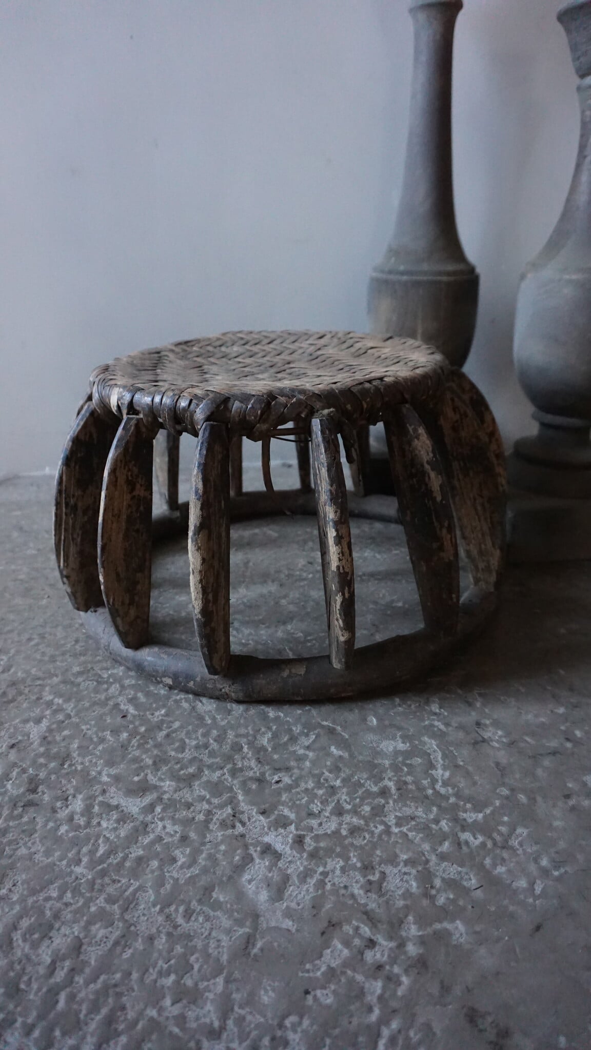 Rene Houtman Oud Chinees Rattan Krukje – Rond – Uniek – Ø 40 x H 23 cm