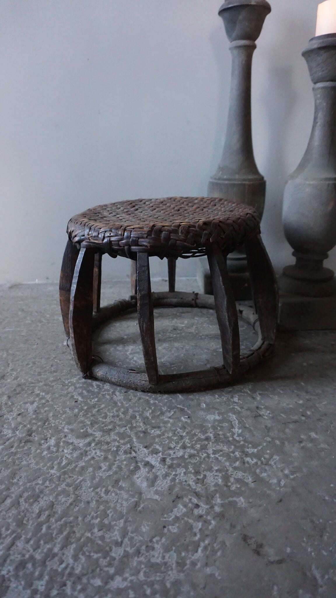 Rene Houtman Oud Chinees Rattan Krukje – Rond – Uniek – Ø 37 x H 24 cm