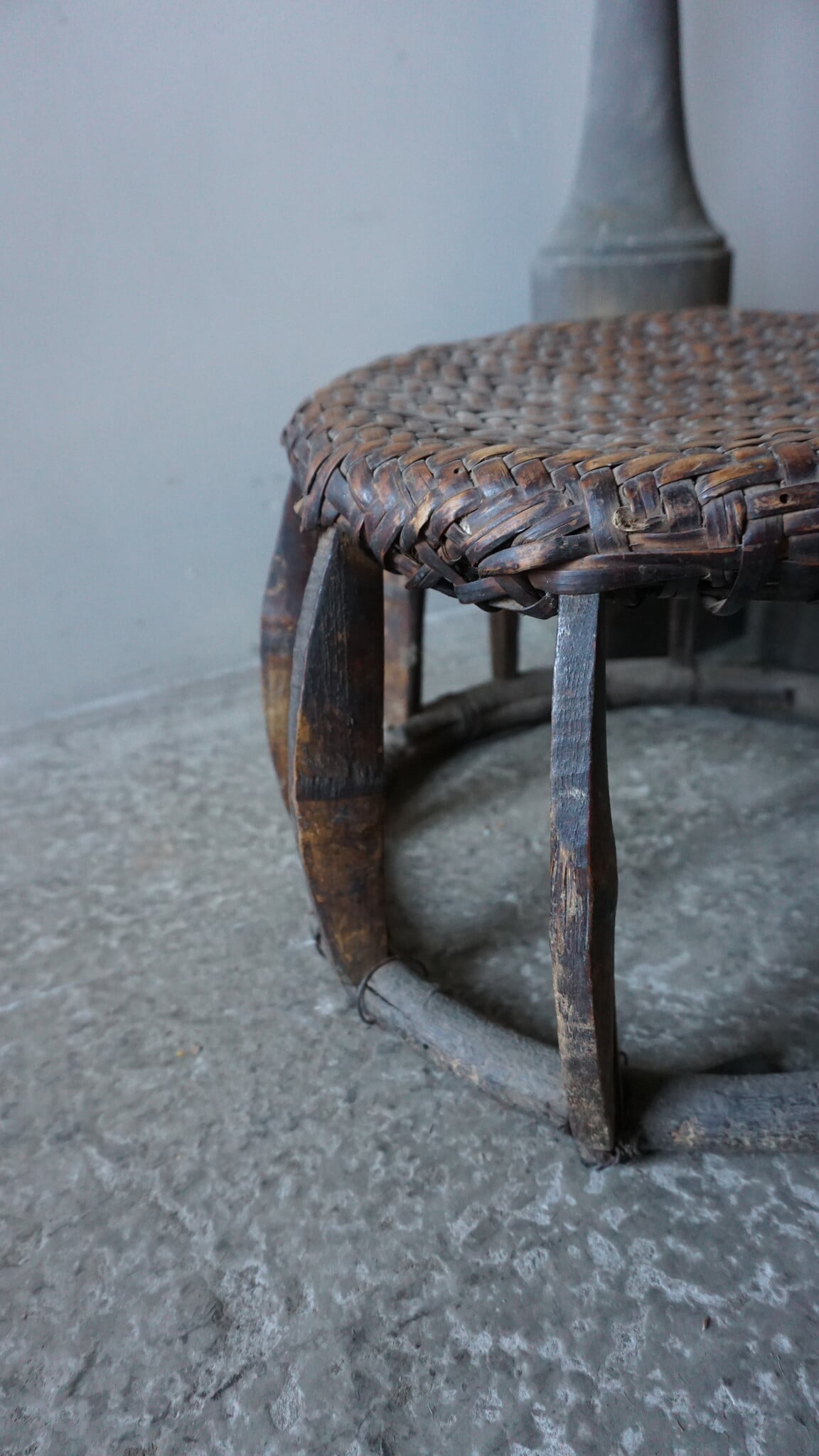 Rene Houtman Oud Chinees Rattan Krukje – Rond – Uniek – Ø 37 x H 24 cm