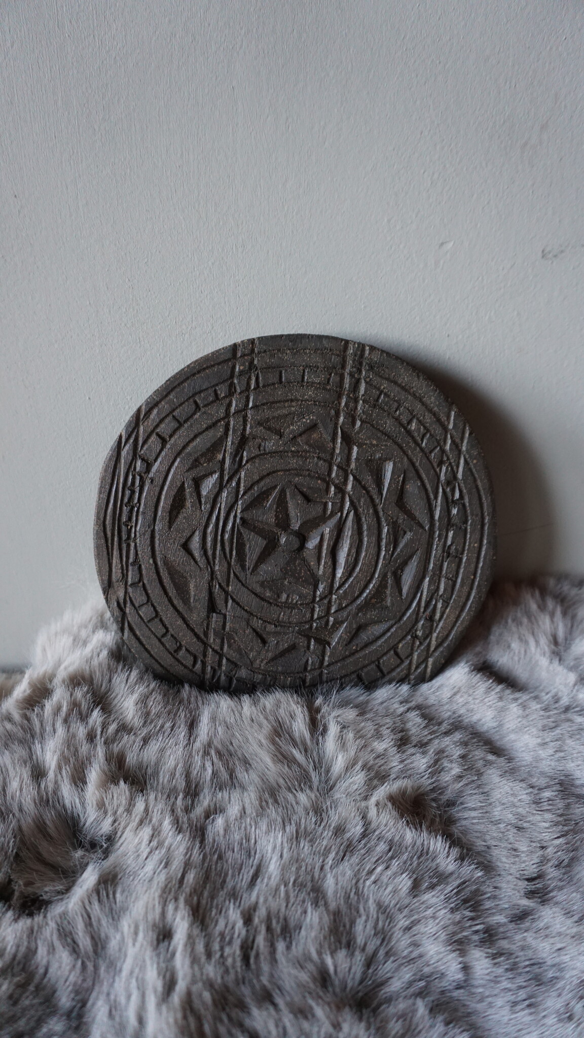 Rene Houtman Houten Mandala Onderzetter / Schaal – Donkerbruin – Ø19,5 x H2 cm