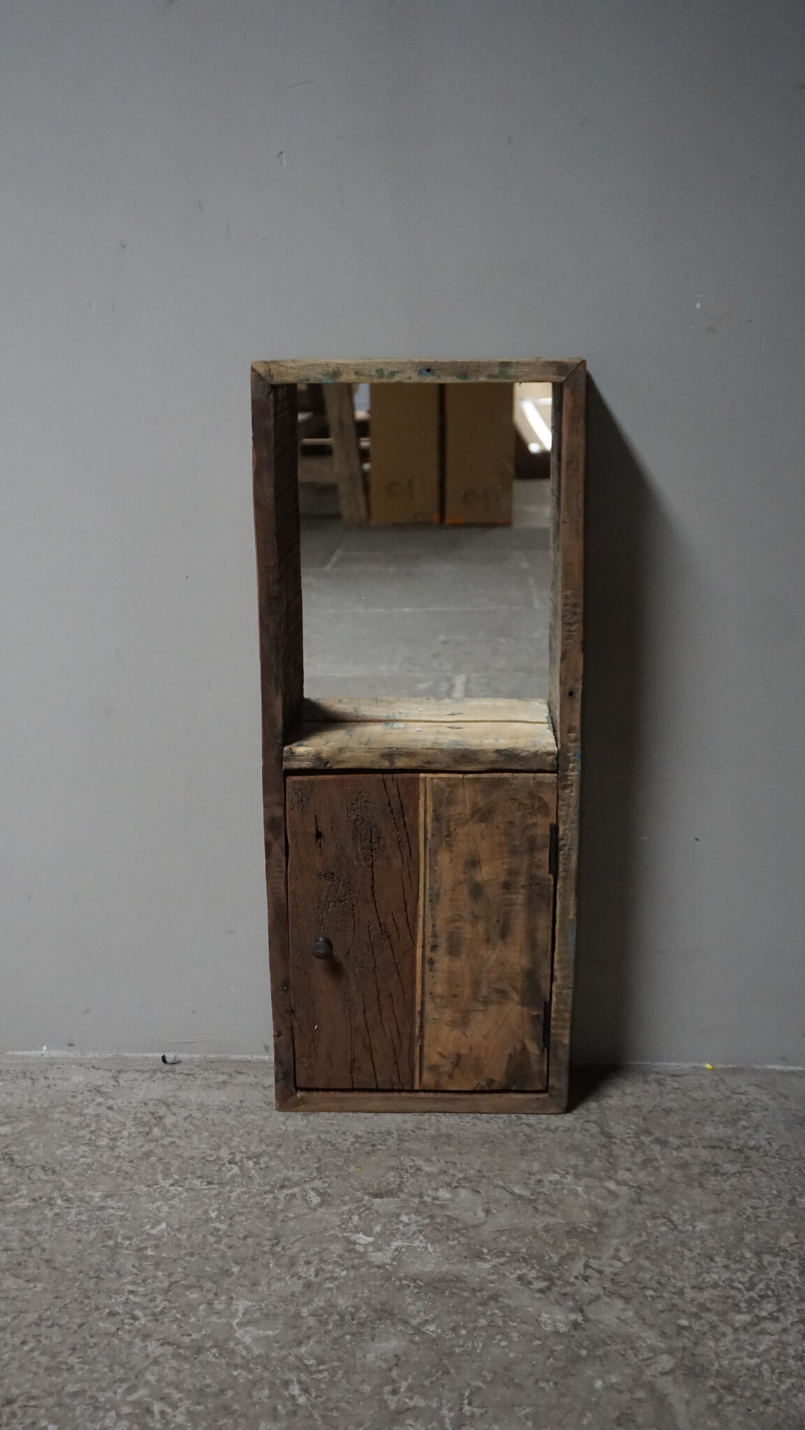 Rene Houtman Sleutelkast met Spiegel – Oud Hout – 75 x 30 x 10 cm (H x B x D)