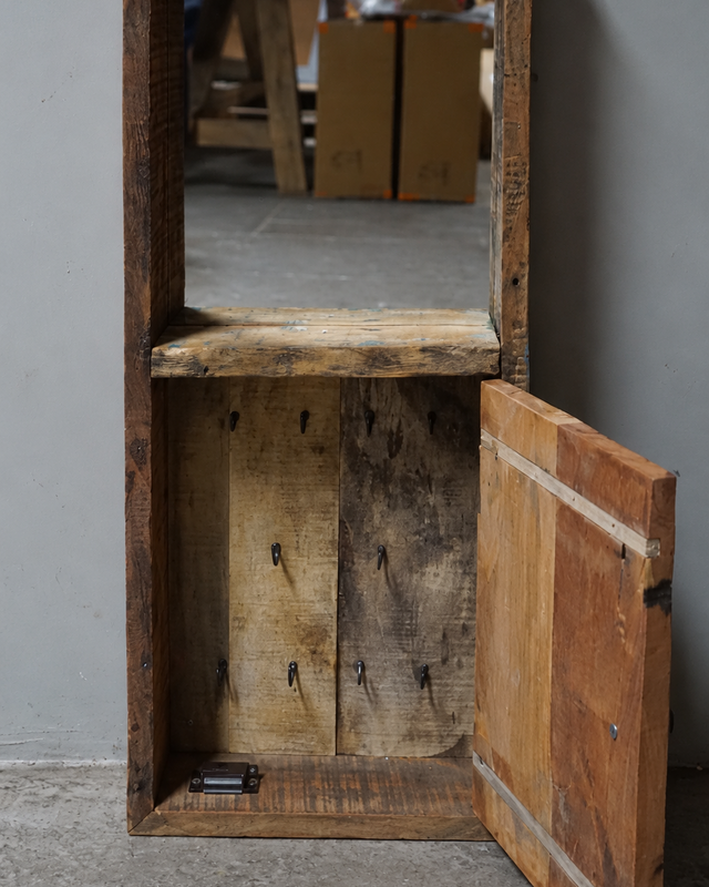 Rene Houtman Sleutelkast met Spiegel – Oud Hout – 75 x 30 x 10 cm (H x B x D)