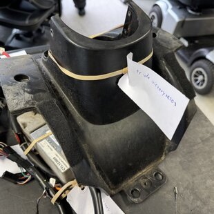 Onderkant stuurkolom afdekking pride victory xl130 - Tweedehands