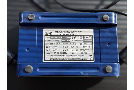 Wetac Acculader 15AH - IEB G24/15 B65-FP Filon Futur S 24V AGM/Gel - Tweedehands