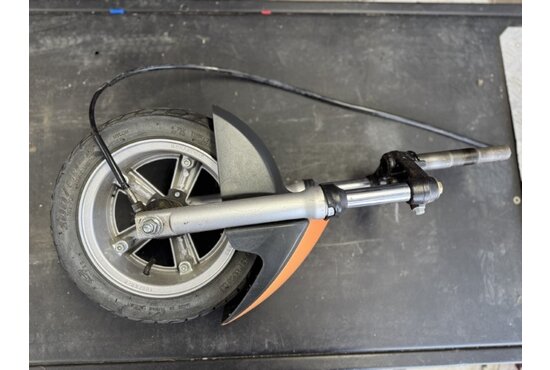 Travelux Voorvork compleet inclusief wiel en kap travelux Infineon - Tweedehands