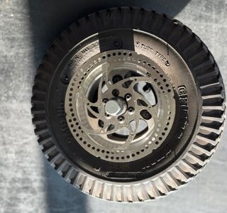 Quingo Plus voorwiel met schijfrem en goede band - Tweedehands