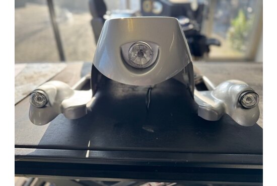 Quingo Plus Quingo Plus voetenplaat / voorkap compleet - Tweedehands