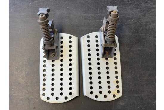 Quingo Toura 2 Quingo Toura 2 Voetenplaat links + rechts compleet met bevestiging - Tweedehands