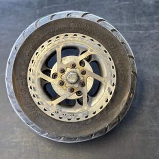 Quingo Toura 2 voorwiel met schijfrem en matige band - Tweedehands