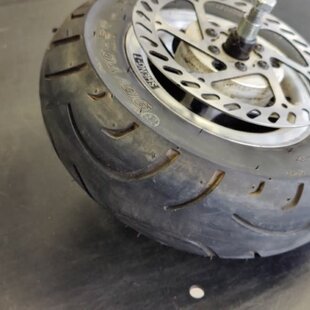 Quingo Vitess 2 voorwiel met schijfrem en goede band - Tweedehands