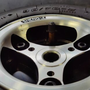 Quingo Vitess 2 achterwiel met goede band (per stuk) - Tweedehands