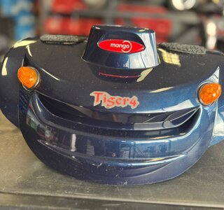 Mango Tiger 4 voorkap inclusief knipperlicht en voetmatjes - Tweedehands