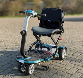 Scootmobiel Brio Bobby Blue Deluxe Luchtbanden (opvouwbaar) - Tweedehands
