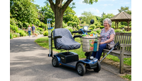 Scootmobiel accessoires die het leven makkelijker maken