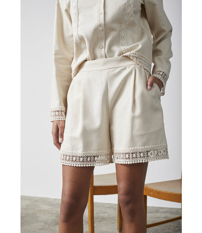 SISTERSPOINT SHORT (BEIGE)