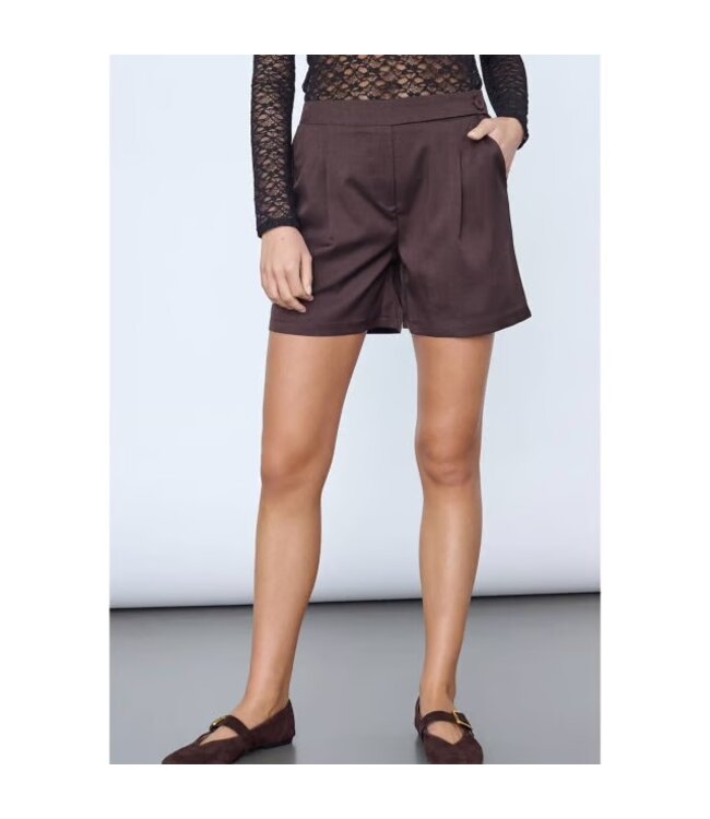 SISTERSPOINT SHORT (DONKERBRUIN)