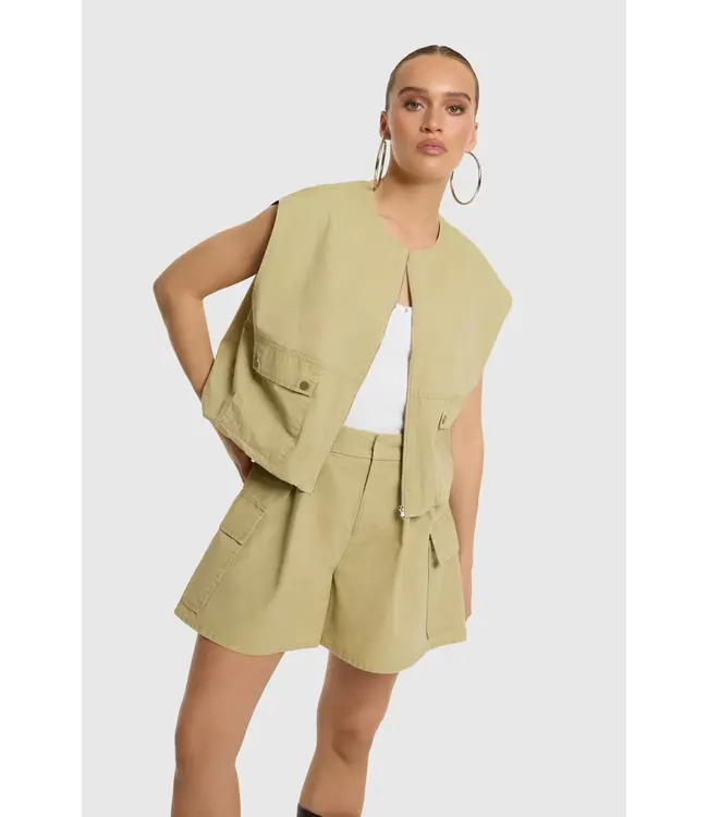 Refined Short (721.70.018)