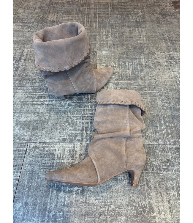SHOECOLATE ENKEL MID HAK KORT (TAUPE)