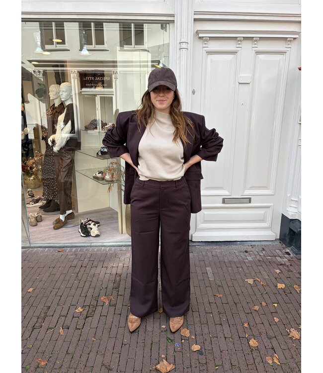 AMAYA BROEK (BRUIN)