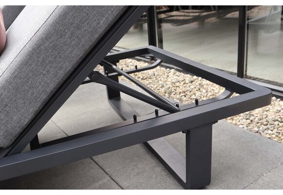 Ligbed Sint Maarten | met kussen | Black | Aluminium & Textileen