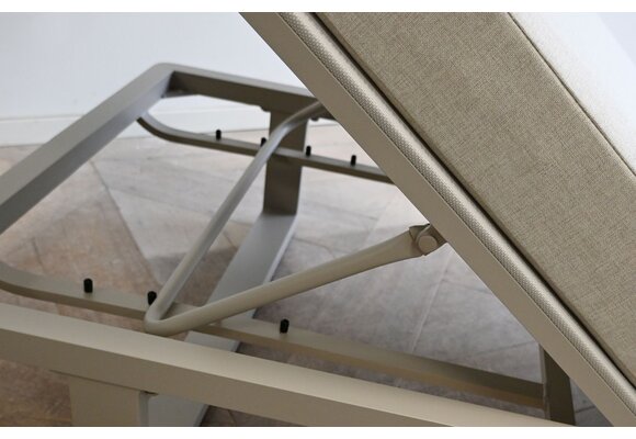 Ligbed Sint Maarten | met kussen | Champagne | Aluminium & Textileen