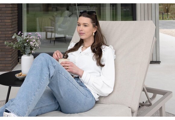 Ligbed Sint Maarten | met kussen | Champagne | Aluminium & Textileen