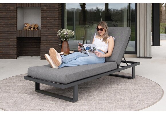 Ligbed Sint Maarten | met kussen | Black | Aluminium & Textileen