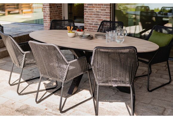 5-delige tuinset | 4 Oslo dining tuinstoelen (Black) | 180cm ovale Cyprus tuintafel (Wood)