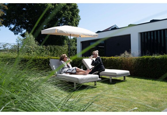 Ligbed Sint Maarten | met kussen | Champagne | Aluminium & Textileen