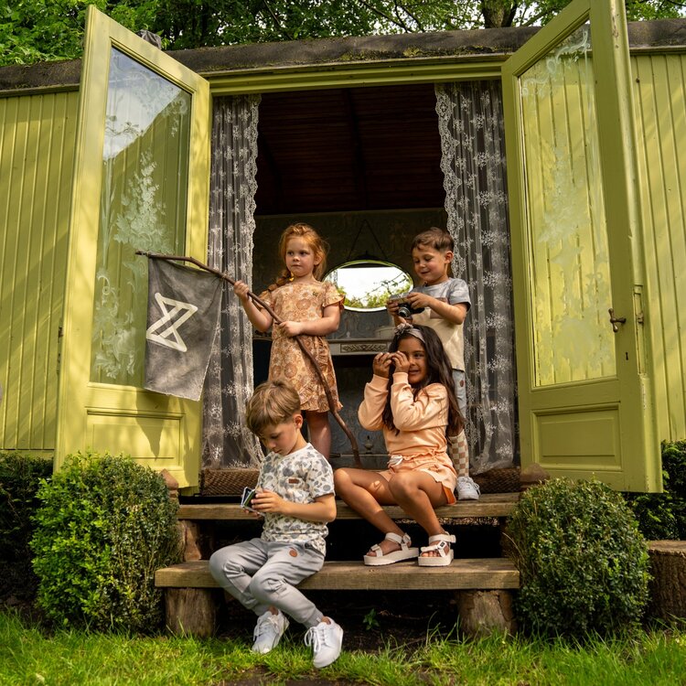 Koko Noko Jogging-Shorts für Mädchen Pfirsichrosa mit gestickter Blume | P54906-37