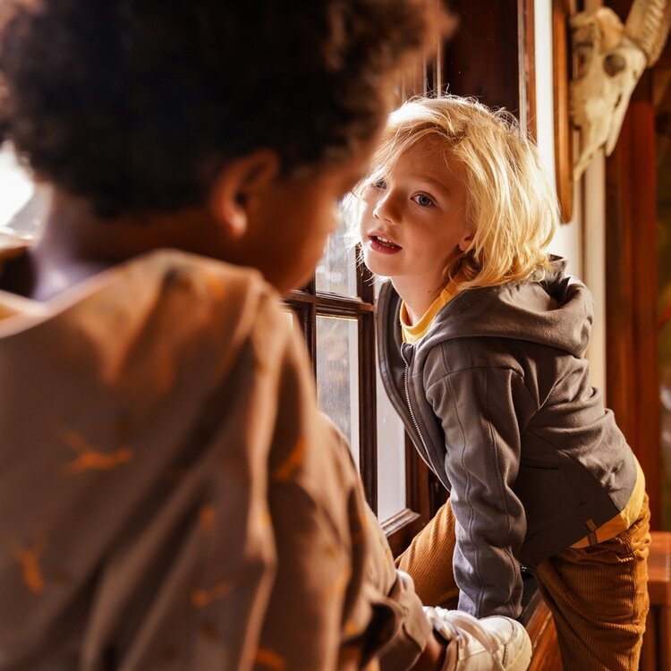 Koko Noko Jungen Strickjacke mit Kapuze grau | O56853-37